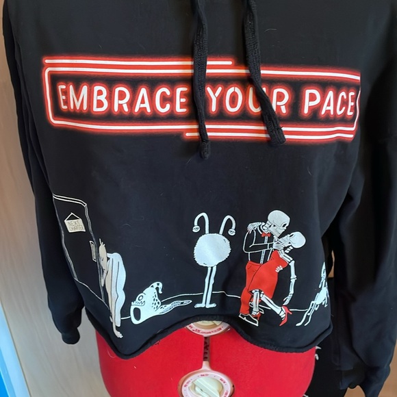 GirrlScout Embrace your pace Halloween black cropped hoodie - Picture 2 of 4